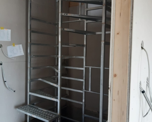 bautreppemieten - 2 Geschosse Bautreppe mit Steg - 1